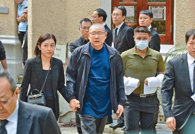 刘銮雄|记者曝甘比因小事被刘銮雄骂得街头痛哭，她真心爱大刘离不开对方