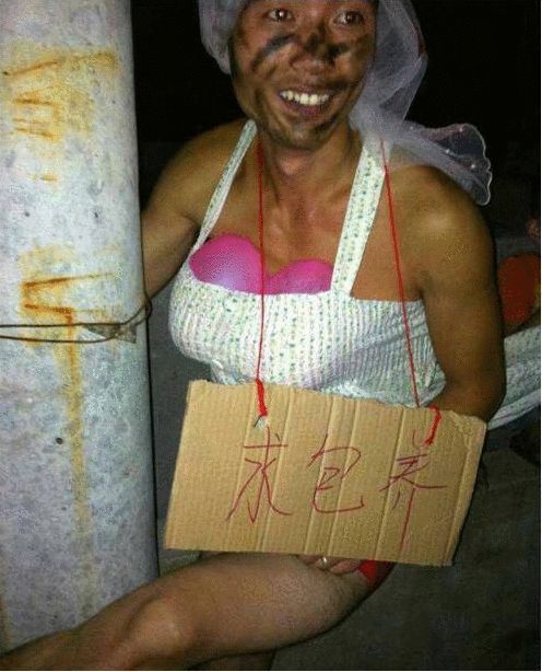 爆笑gif:老爸看孩子原则是活着就好,椅子停了眼睛还在