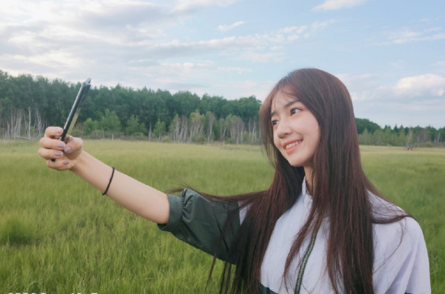 疑似吴亦凡新女友正面照曝光,长相甜美身材好,是北电在读学生