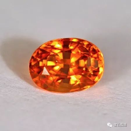 橙色碧玺红柱石斧石猫眼石巧克力欧泊变色石榴石顽火辉石除了小南提到