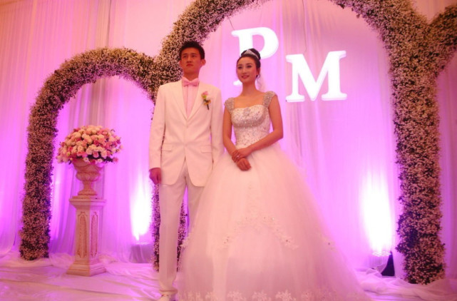 世界杯太太团易建联妻子超低调斯科拉妻子成贤内助