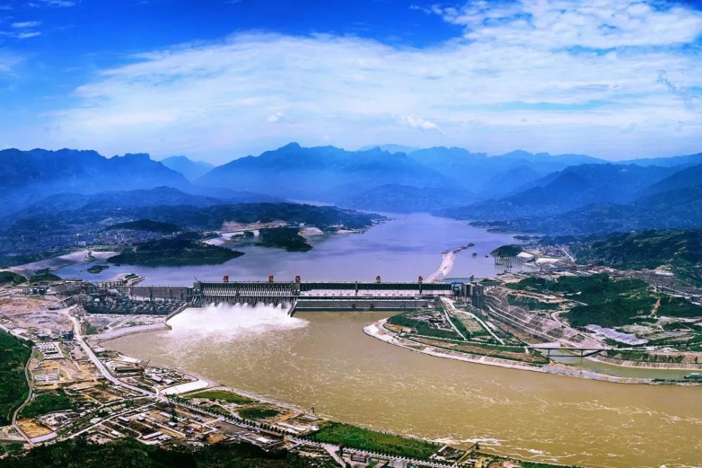 主要景點:三峽大壩,三峽截流紀念園,罈子嶺等.