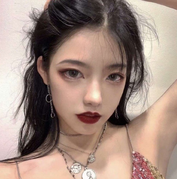 清欢·清冷少女·头像:你在怀念的时候,过去每一个人都没空等你