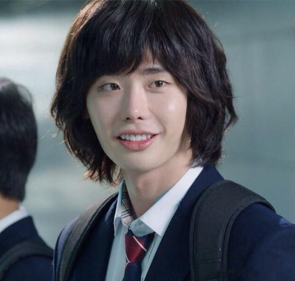 本以为李钟硕泡面头够帅了,看到马天宇的后,才知啥是高颜值男神