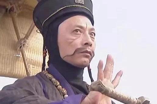 在《天龙八部》里出现了青城派,到《笑傲江湖》里,青城派再次出现了.