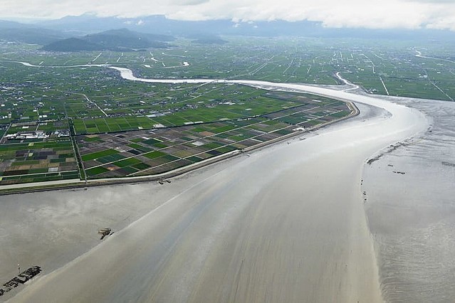 日本暴雨导致一工厂油料泄漏 污染物随着洪水扩散 国土交通省 日本 社会