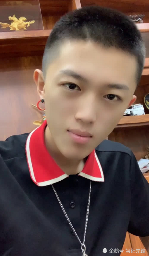 牌牌琦豪车豪宅不算啥,看到背后的实力后,网友:难怪小伊伊喜欢