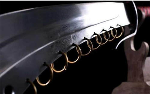 九长是枪,戟,棍,钺,叉,镗,钩,槊,环;九短是刀,剑,拐,斧,鞭,锏,锤,棒