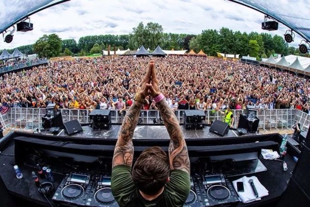 图片来自headhunterz事实上,hardstyle艺人在dj mag百