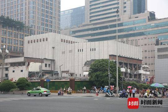 成都锦城艺术宫"退休" 预计2个月拆完不会爆破