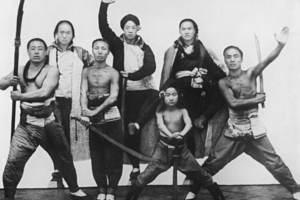 真实的义和团老照片:手拿大刀,号称刀枪不入,却被菜市口斩首