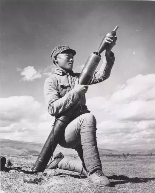 他原本是大字不识一个的国民党士兵,也不懂什么射击诸元等炮兵术语,全