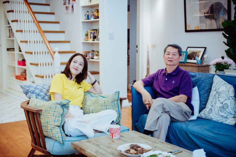 陈乔恩|不愧是“偶像剧女王”，陈乔恩41岁穿黄色T恤，扎小辫娇嫩十足