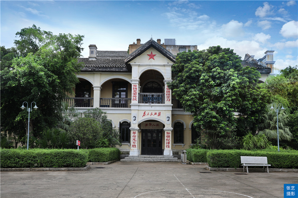 走进冯小刚电影公社"芳华小院",去感受芬芳易逝,血色年华