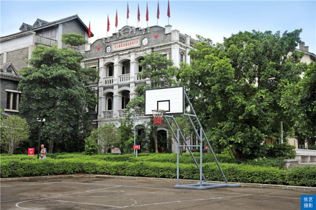 走进冯小刚电影公社"芳华小院",去感受芬芳易逝,血色年华