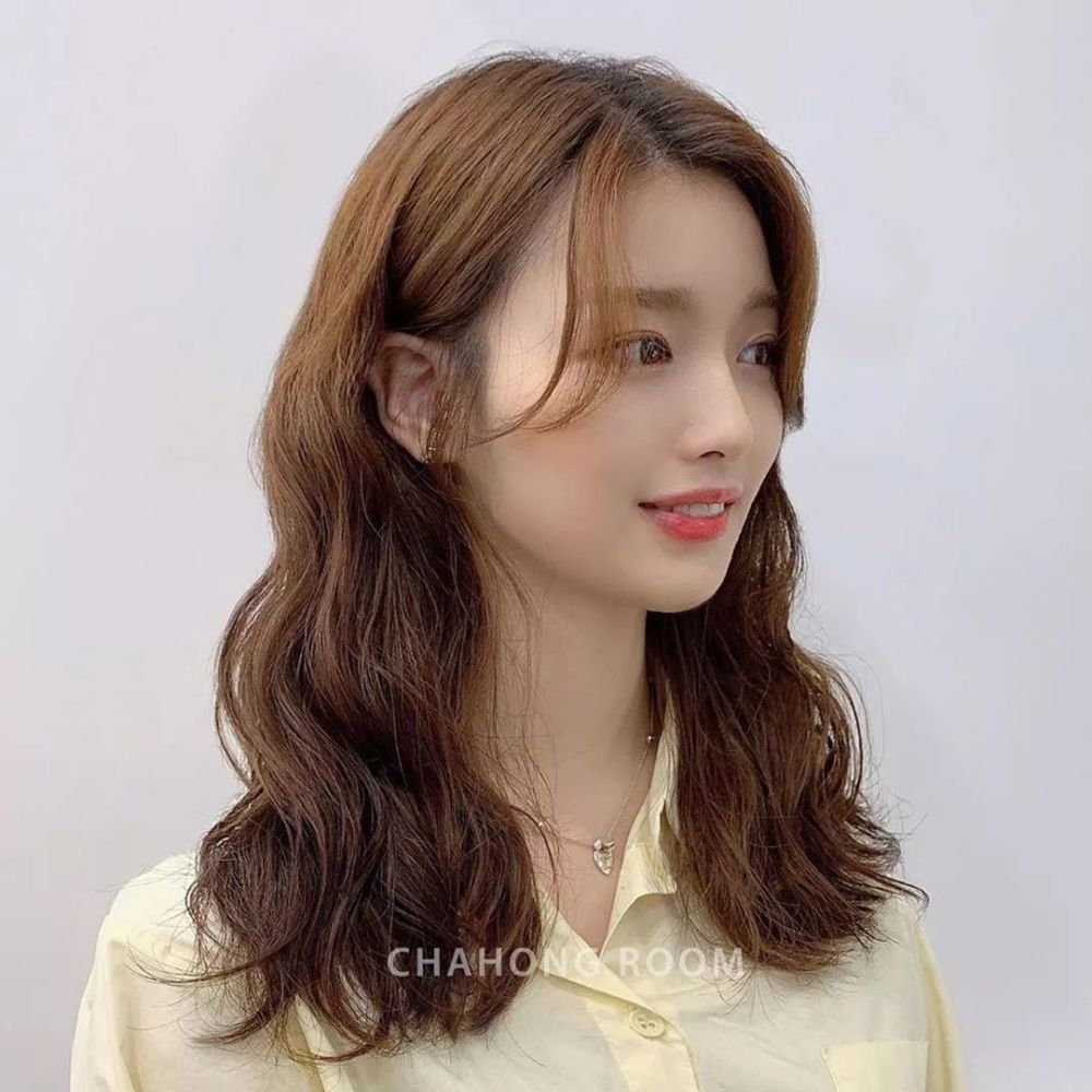 "蛋蛋卷就是在梨花烫的基础上做的改版,首先就是蛋蛋卷的尾部都是齐的