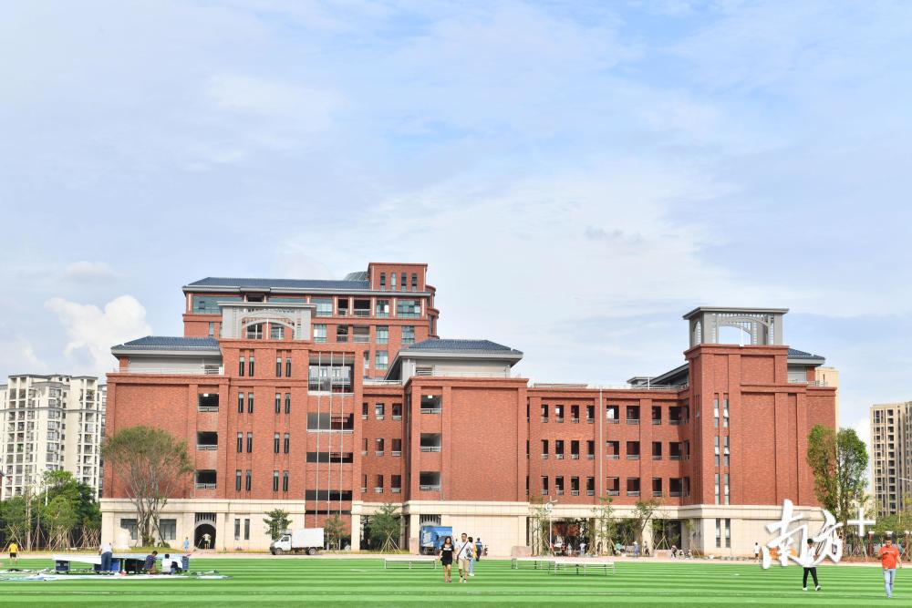 在2019年中考里,石门实验学校有6名学生进入佛山市中考屏蔽名单;274人
