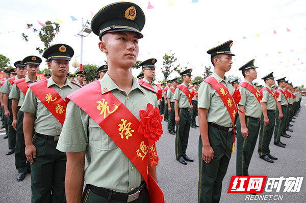 光荣退出现役的士兵.