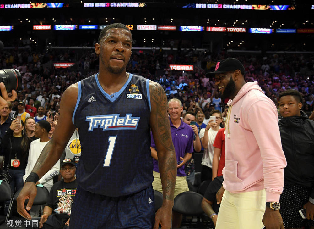 big3联赛乔约翰逊率队夺冠詹姆斯现场共同庆祝