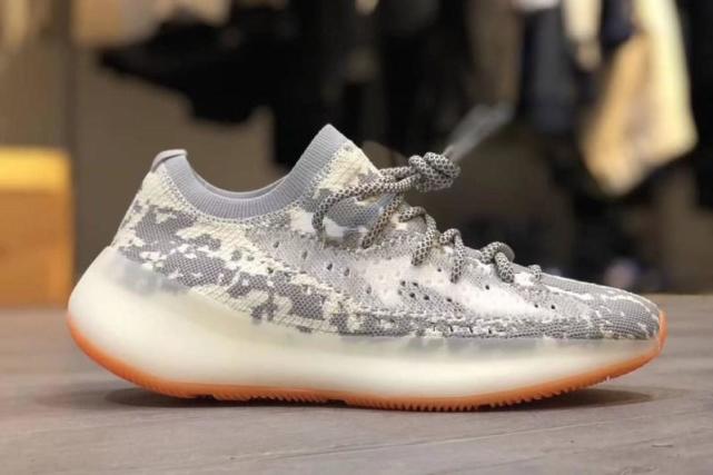 椰子350 v3黑白配色实物图曝光!你觉得颜值如何