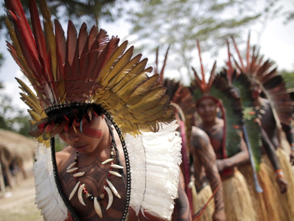 土著居民举行神圣仪式 呼吁尽快扑灭亚马孙森林大火
