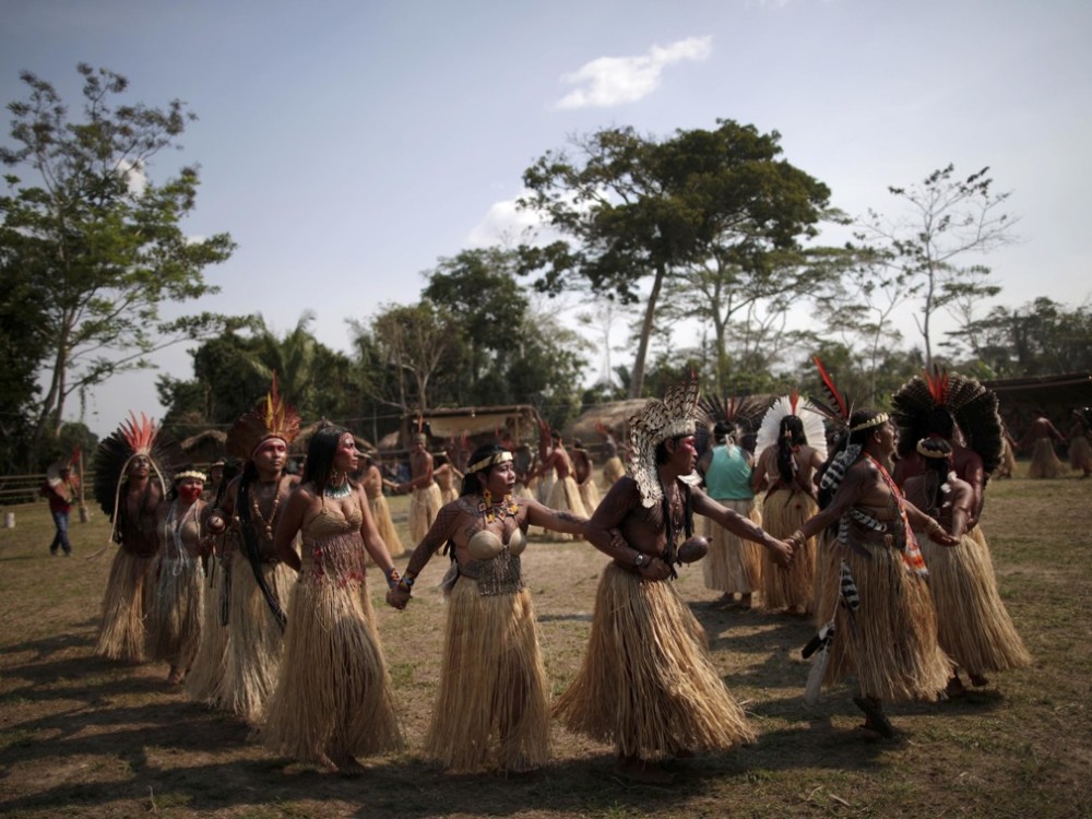 土著居民举行神圣仪式 呼吁尽快扑灭亚马孙森林大火