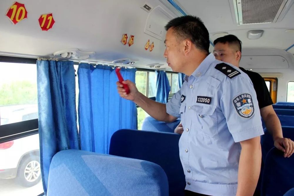 开学大片正式上演 警察蜀黍带你直击现场