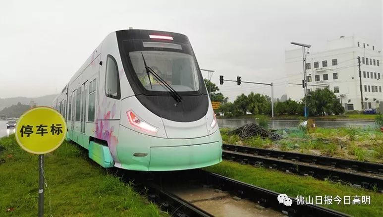 最新!高明有轨电车开启动车调试,预计10月中完成天桥建设