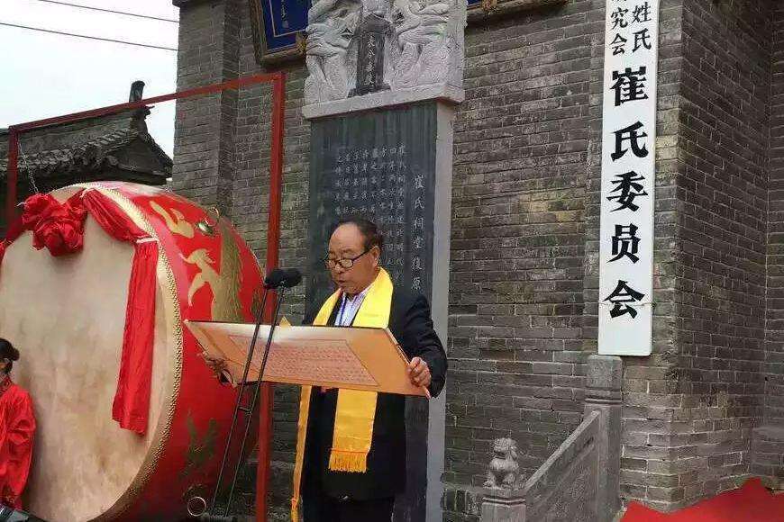 崔氏家族的核心人物是崔殿明,俗称崔六,靠建筑起家,澳门的建筑大亨