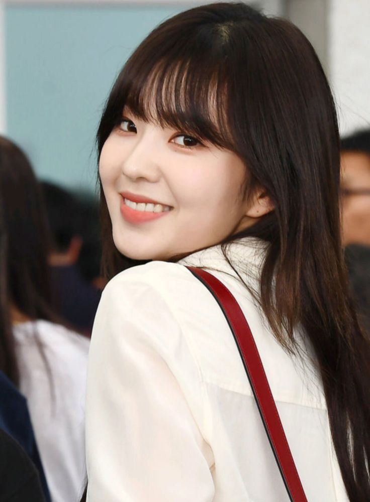 裴珠泫新闻图超抗打,法令纹虽深却尽显可爱,颜霸地位无人能撼动