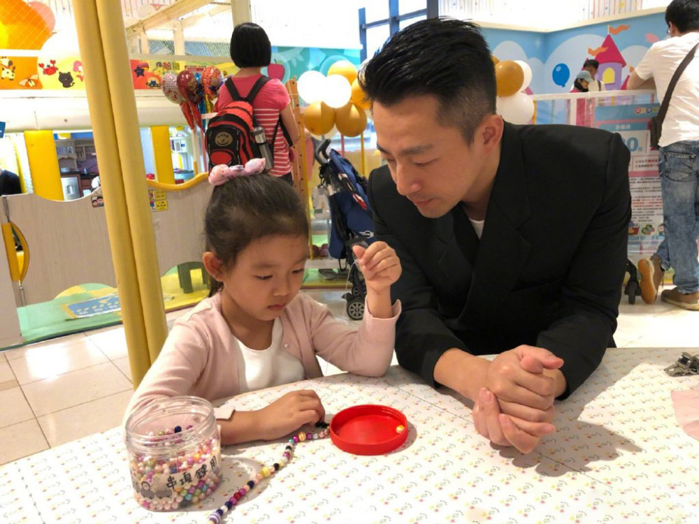 汪小菲|汪小菲再发长文14天隔离结束，为了到内地出差，才狠心离开女儿