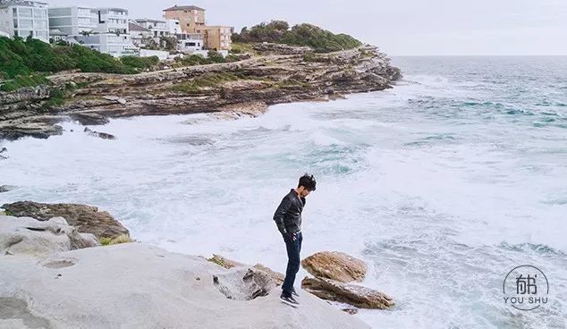 只说得唾沫星子乱飞,俩眼珠子亢奋发红,心向往之,不胜羡慕. 3.