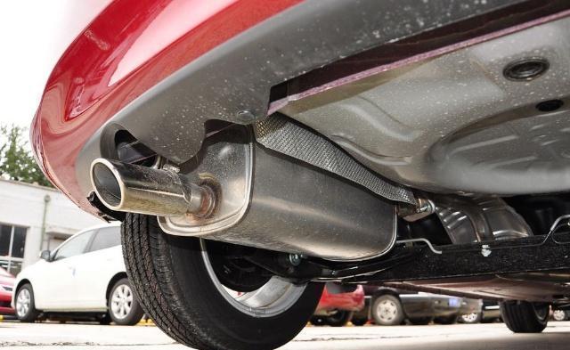 为什么冬天日系车排气管经常滴水,而德系车却