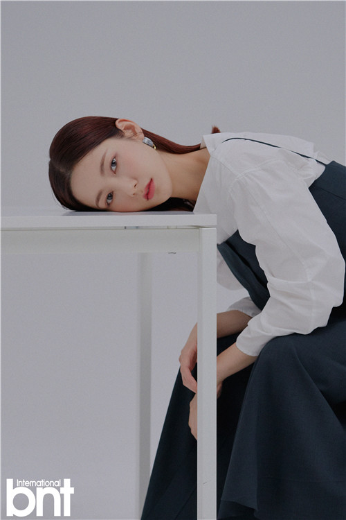 罗惠美拍摄bnt写真 简单造型散发干练魅力