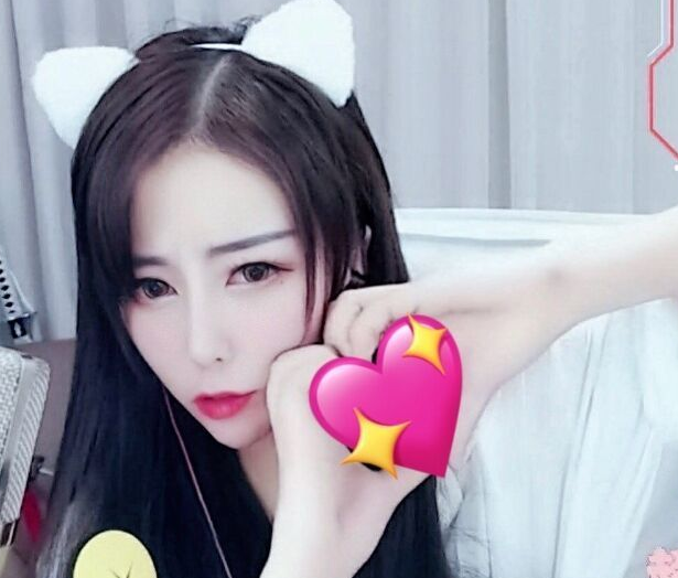 斗鱼最幸运主播晴子跟乔碧萝连麦走红现在又跨界解说篮球