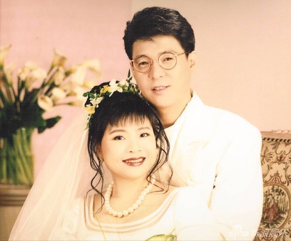 61岁姜育恒马来西亚豪宅曝光装修气派独立泳池妻子超温婉