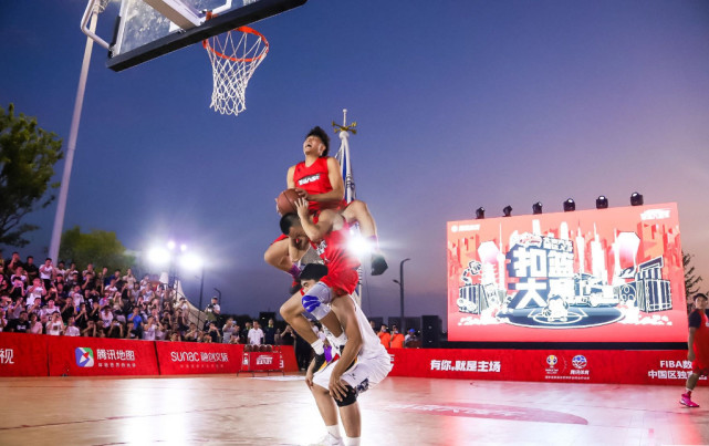 篮球大篷车青岛站扣篮大赛两大天团对决mic矣进宏夺冠