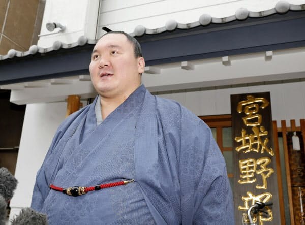 據瞭解,自今年1月日本相撲橫綱級選手稀勢之裡退役後,相撲界就僅剩2位