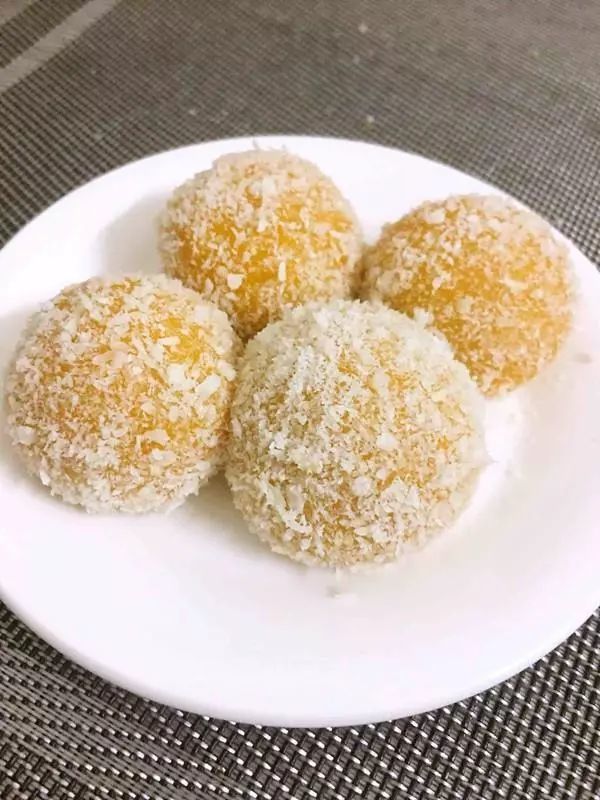 不用油炸,教你做好吃的南瓜糯米糍,裹上椰蓉吃着更香