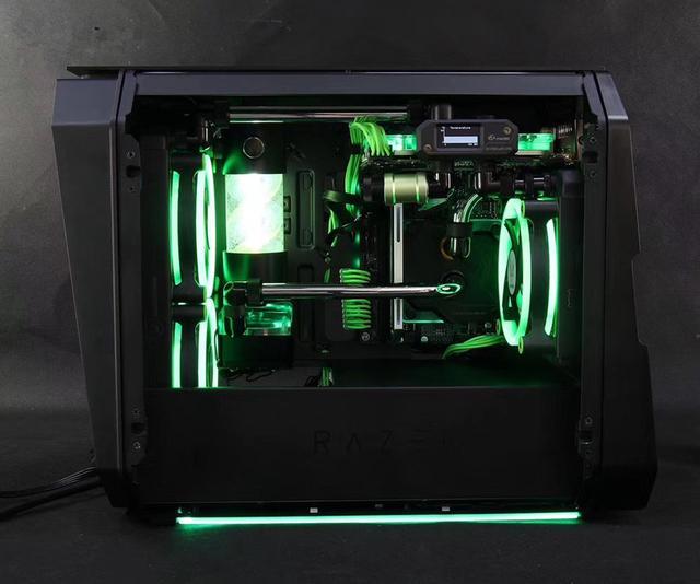 1.5万元的雷蛇水冷电脑主机鉴赏:为桌面信仰打造,独具匠心