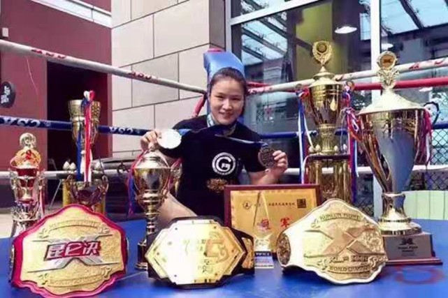 她是世界上最能打的女人生活里很温柔很淑女进入八角笼很残暴