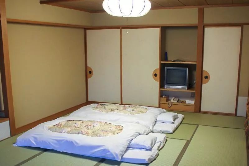 日本人有床不睡偏要睡地板?背后五大原因让人哭笑不得!