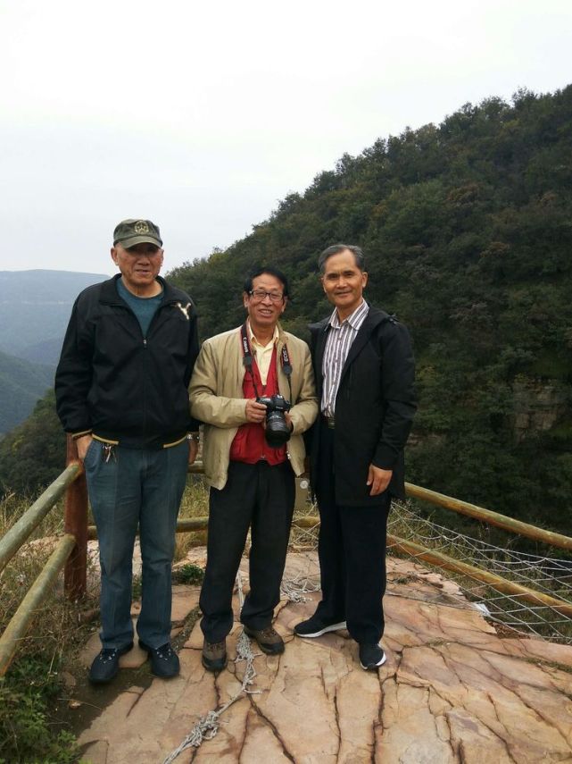其实,史书早有记载"敖岸山又东十里,名曰青要之山.