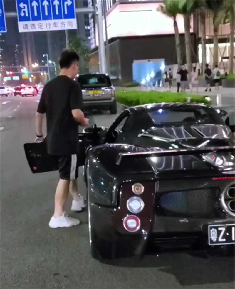 深圳实拍1150万帕加尼挂黑牌国内不到5台车主无人不晓