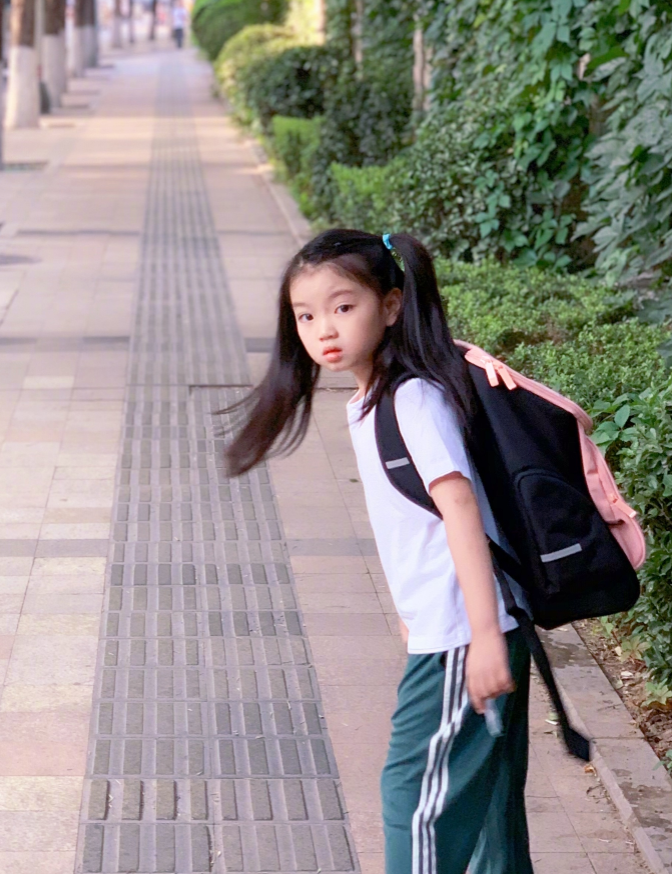 有种"整容"叫阿拉蕾长大了,看到她笑起来那刻:90后童年女神