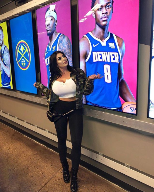 据报道称,lindi从19岁开始整容,这么多年来她做过鼻子手术,3次隆胸