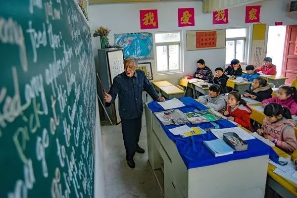 榜单,全国共58位同志上榜,我省叶连平,朱恒银,张家丰分别当选助人为乐