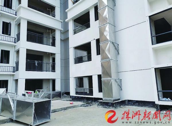 小区一期加装烟道曾遭投诉 二期又擅自加装烟道_腾讯新闻