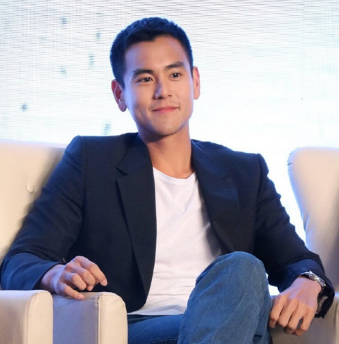 男明星留寸头:王源清爽,易烊千玺"眼神杀",你pick谁?