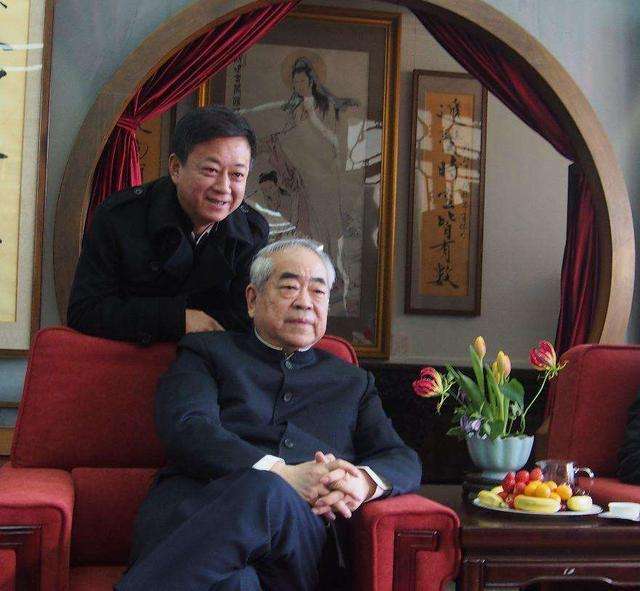 朱军|朱军绘画作品价值130万，师傅范曾题字，算不算强强联手？